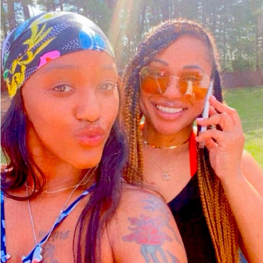 Meet your Posher, Benjetta